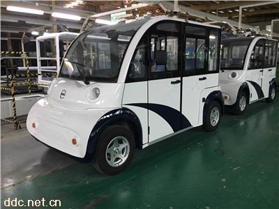  四座封闭巡逻车